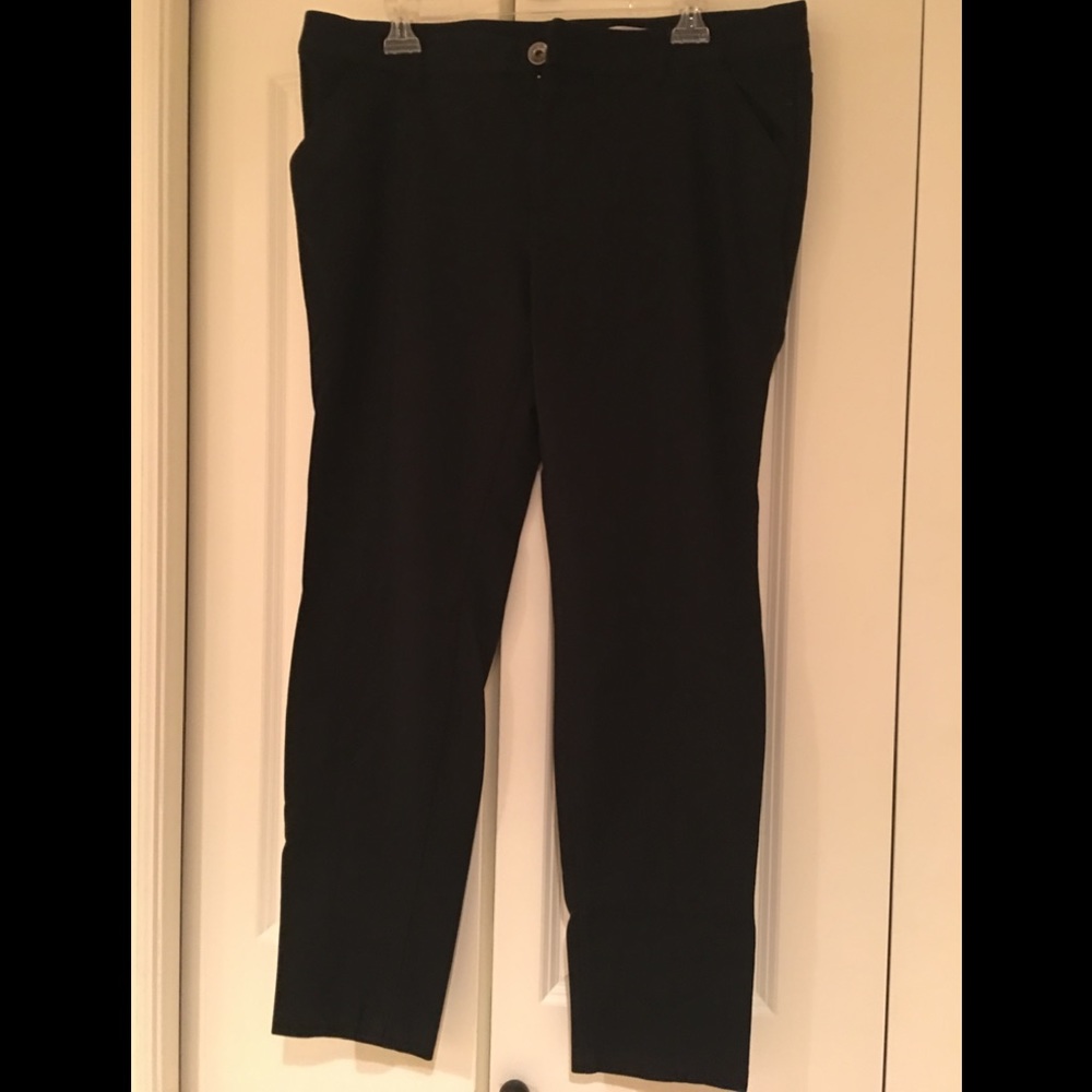 PREOWNED-DKNY-JEANS Size 14 in black